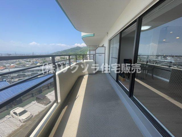 ディオフェルティ石切のバルコニー|広々ワイドバルコニー
■物件内覧・資金計画相談・住宅ローン相談、リフォーム相談、お問合せ受付中■
※当日・翌日のご内覧、ご相談はお電話でのお問合せがスムーズです！