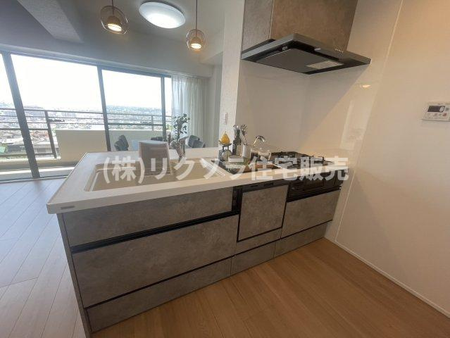 ディオフェルティ石切のキッチン|カウンターキッチン　食洗機付き
■物件内覧・資金計画相談・住宅ローン相談、リフォーム相談、お問合せ受付中■
※当日・翌日のご内覧、ご相談はお電話でのお問合せがスムーズです！