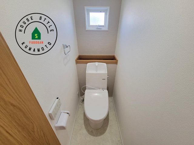 熊本市西区中原町第1-4棟（4号棟）の内観：施工例|温水洗浄便座を完備しております。トイレがあるのは朝の慌ただしい時間も安心です。