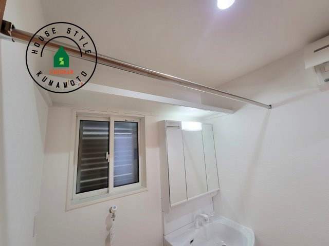 熊本市西区中原町第1-4棟（4号棟）の内観：施工例|脱衣所には便利な収納、物干しスペースもあります。