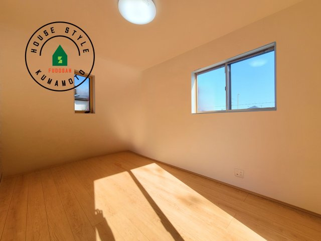 熊本市西区中原町第1-4棟（4号棟）の内観：施工例|採光良好な洋室は全居室、複層ガラスの遮熱効果と断熱効果で、一年中快適に過ごせます。