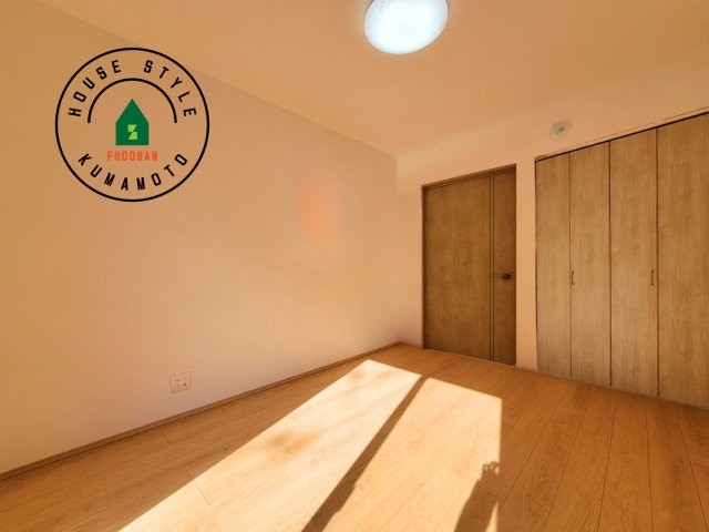 熊本市西区中原町第1-4棟（4号棟）の内観：施工例|穏やかな光が差し込む室内には、穏やかな時間が流れます。