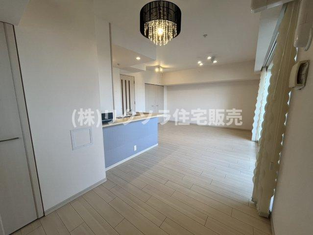 ブランズタワー香里園ロジュマンのダイニング|LDK17.7帖　床暖房付き
■物件内覧・資金計画相談・住宅ローン相談、リフォーム相談、お問合せ受付中■
※当日・翌日のご内覧、ご相談はお電話でのお問合せがスムーズです！