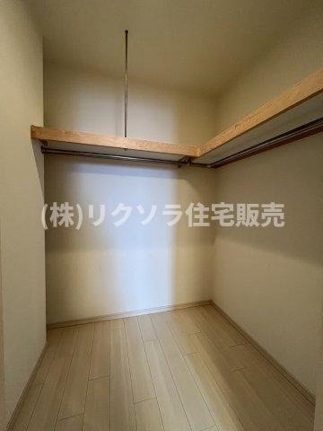 ブランズタワー香里園ロジュマンの収納|洋室8.0帖内
■物件内覧・資金計画相談・住宅ローン相談、リフォーム相談、お問合せ受付中■
※当日・翌日のご内覧、ご相談はお電話でのお問合せがスムーズです！