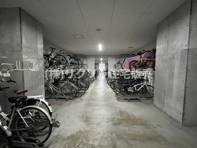 ブランズタワー香里園ロジュマンの駐輪場|■物件内覧・資金計画相談・住宅ローン相談、リフォーム相談、お問合せ受付中■
※当日・翌日のご内覧、ご相談はお電話でのお問合せがスムーズです！