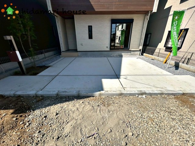 上尾市緑丘3丁目　新築戸建　ブルーミングガーデン02の駐車場