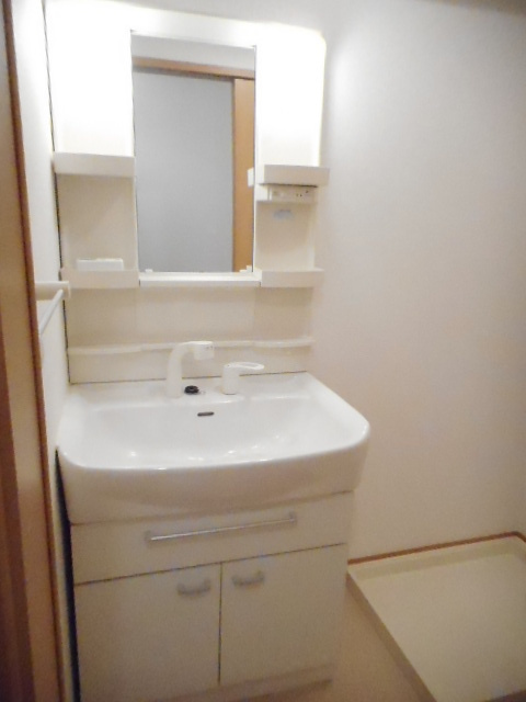 サンヴィレッヂ伍番館の独立洗面台|洗面所