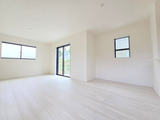 青梅市長淵３丁目　全７棟の居間・リビング