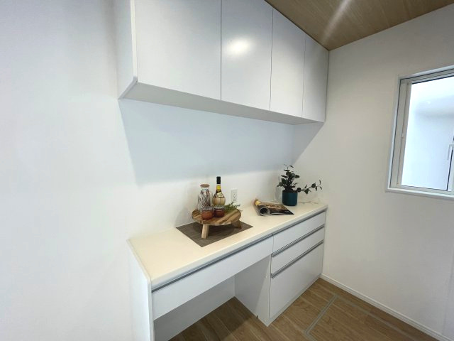 西区古江東町　№35749のその他|キッチンと同色の
カップボードあり