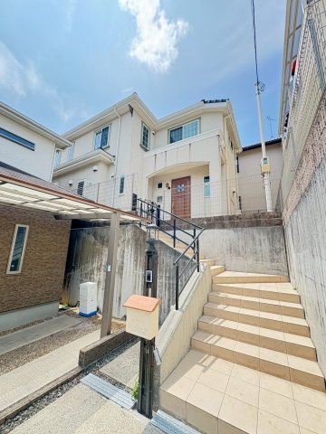 茨木市北春日丘二丁目戸建の外観