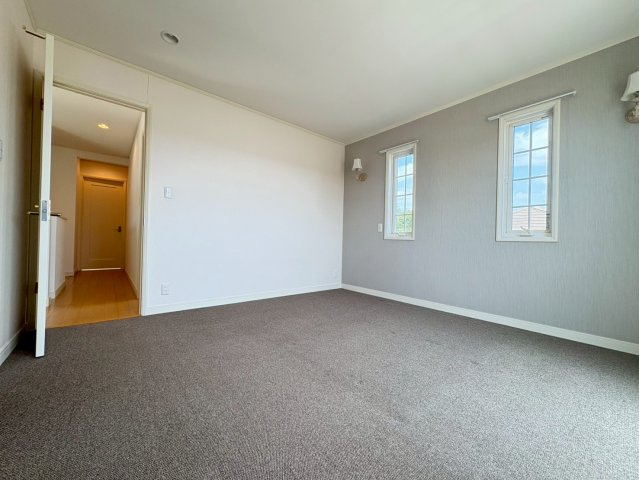 茨木市北春日丘二丁目戸建の寝室