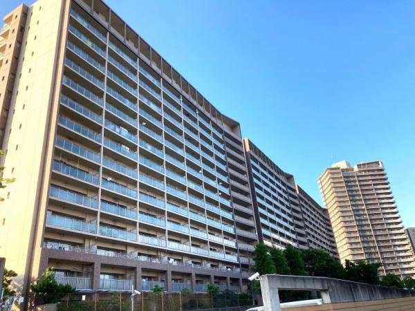 リバティパーク枚方A棟の外観|新しい生活にいかがでしょうか？外観はお住まいの顔になります。こだわりたいポイントですね。水回りリフォームやリノベーションも承ってます。
■現地見学・資金計画相談・住宅ローン相談もお問合せ受付中■
