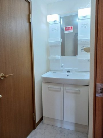 サンシティー国府Ｂの洗面所|忙しい朝には欠かせない洗面所です