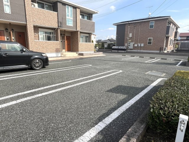 ゆいっと・グランデ　Ⅰの駐車場