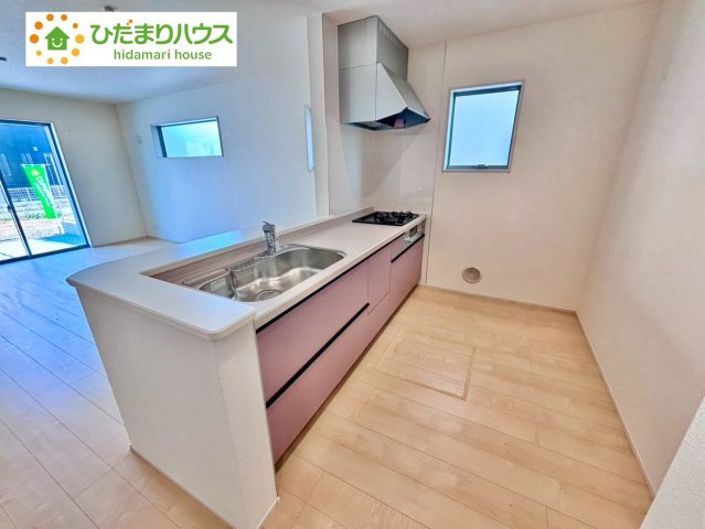 野田市親野井　新築戸建　2号棟のキッチン|お子様も自然とお手伝いができる、オープンキッチンで、ママも大助かり(^^♪							
