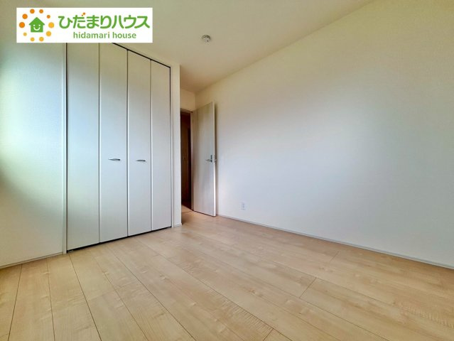 野田市親野井　新築戸建　2号棟の洋室|夏場に心地良いひんやり感はフローリングならでは☆彡					
