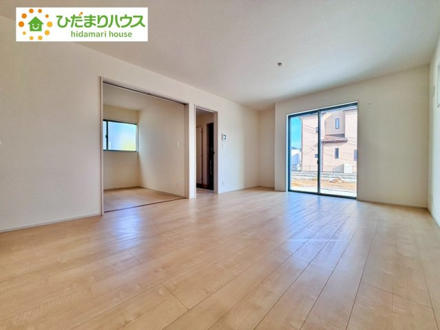 野田市親野井　新築戸建　2号棟の居間・リビング|お子様が元気に遊べる広々としたリビングです(*´▽｀*)