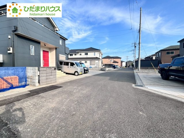 野田市親野井　新築戸建　2号棟の前面道路含む現地写真|交通量の少ない前面道路は、小さなお子様のいるご家庭でも安心です！