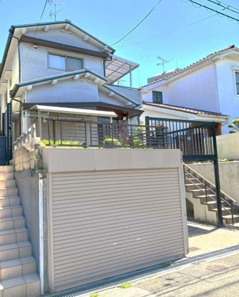 香里園桜木町　中古一戸建ての外観|新しい生活にいかがでしょうか？外観はお住まいの顔になります。こだわりたいポイントですね。外壁塗装や屋根塗装のご相談も承っております。
■現地内覧・資金計画相談・住宅ローン相談もお問合せ受付中■