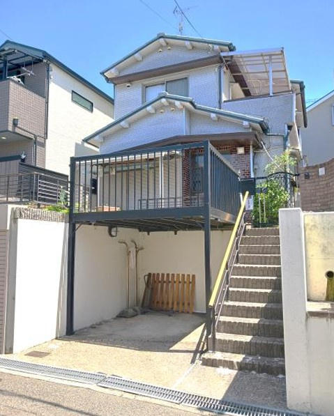 香里園桜木町　中古一戸建ての駐車場|駐車2台可能
■物件内覧・資金計画相談・住宅ローン相談、リフォーム相談、お問合せ受付中■
※当日・翌日のご内覧、ご相談はお電話でのお問合せがスムーズです！