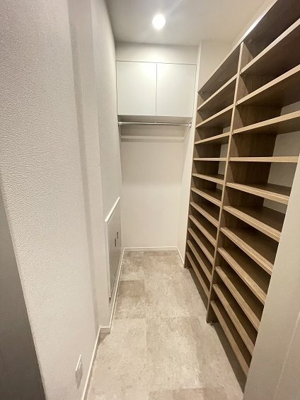 千代田区三番町の賃貸マンションのその他|シューズインクローゼット