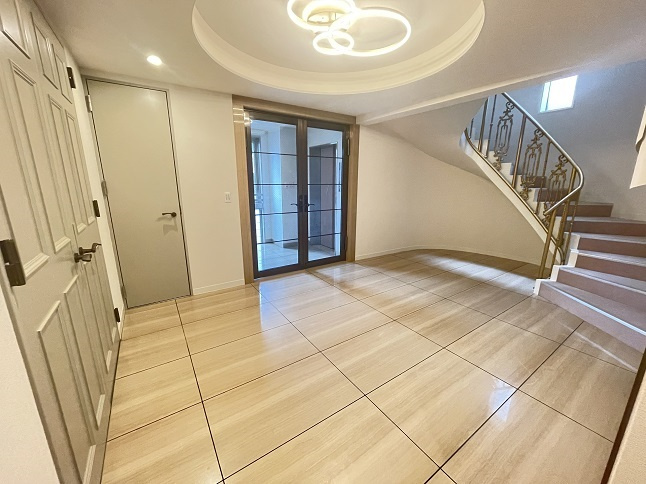 千代田区三番町の賃貸マンションの玄関