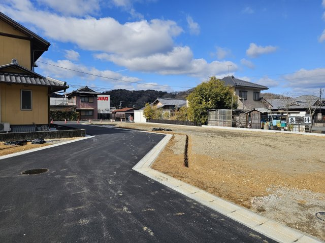瑞浪市稲津町小里　分譲地の前面道路含む現地写真
