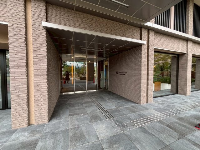 ローレルスクエア長岡京ザ・マークス サウスコートのエントランス