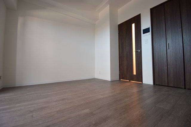 フォーリアライズ難波シエロの洋室