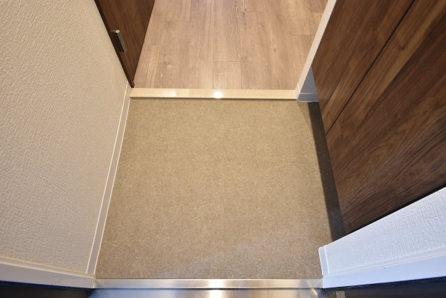 フォーリアライズ難波シエロの玄関