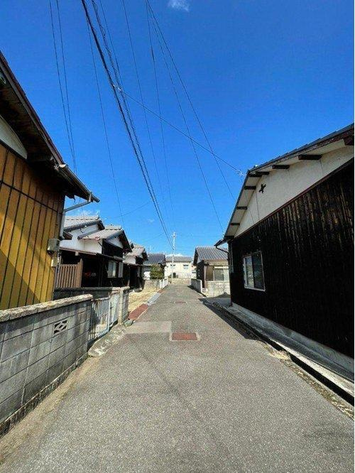 城下町　中古戸建の前面道路含む現地写真|前面道路含む現地写真