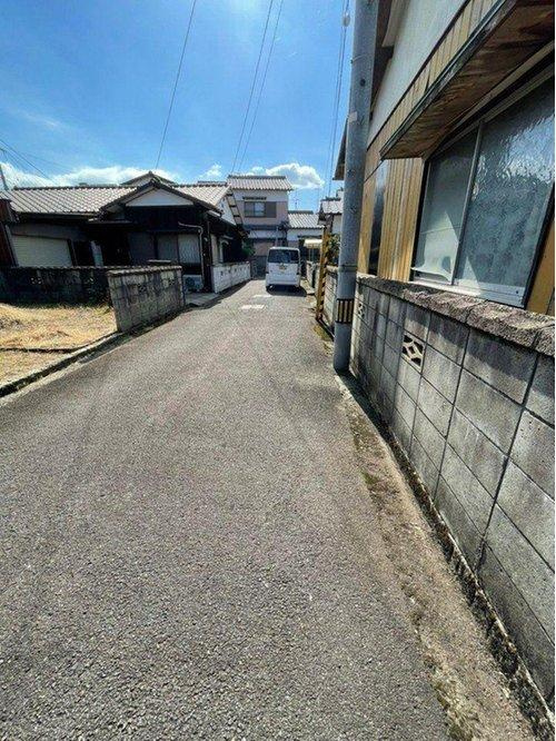 城下町　中古戸建の前面道路含む現地写真|前面道路含む現地写真