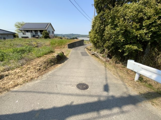 萩生 治良丸　売土地の前面道路含む現地写真