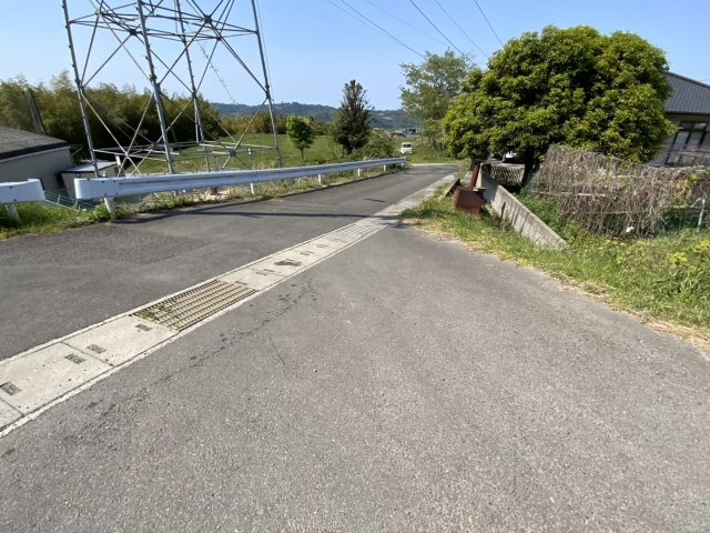 萩生 治良丸　売土地の前面道路含む現地写真