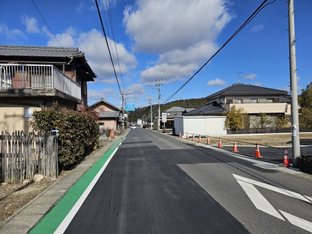 瑞浪市稲津町小里　分譲地の前面道路含む現地写真