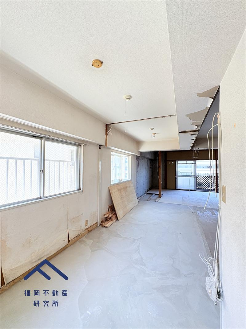 新栄アンピール板付の洋室