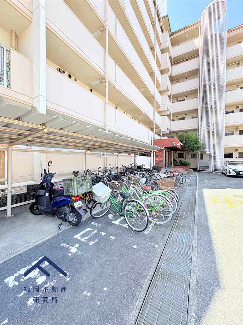 新栄アンピール板付の駐輪場