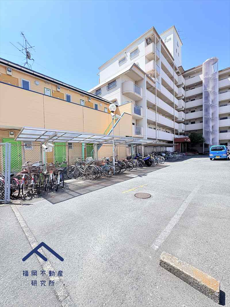 新栄アンピール板付の駐輪場