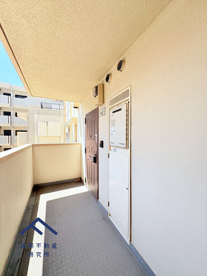 新栄アンピール板付の玄関