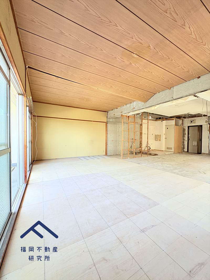 新栄アンピール板付の居間・リビング