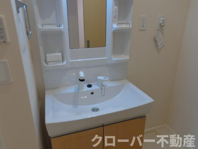 トライアングルの洗面所|洗髪洗面化粧台