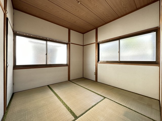 【和室】 | 白銀貸家 | 窓が付いており、換気をすることで、新鮮な空気を取り込めます！