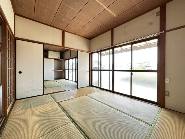【和室】 | 白銀貸家 | 南側に位置しているため、お部屋全体が明るいです！