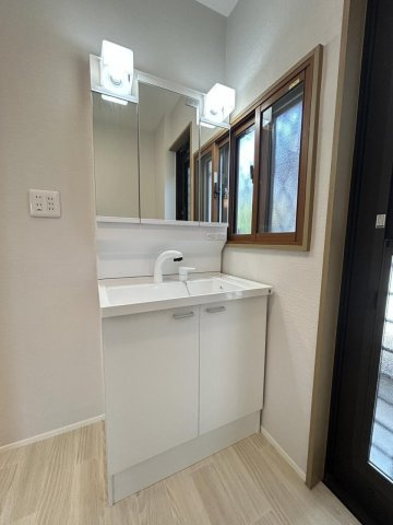 太宰府市長浦台３丁目戸建の独立洗面台