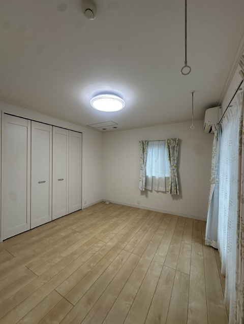 連島中央　売家の洋室|広々とした洋室です