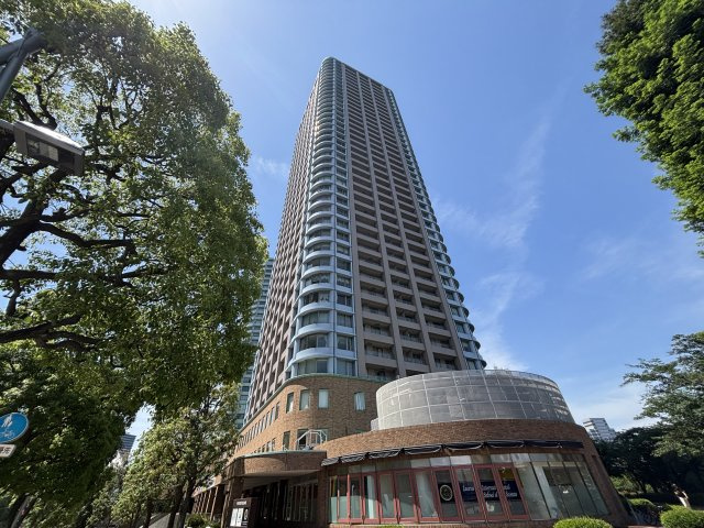 リバーシティ21スカイライトタワーの外観