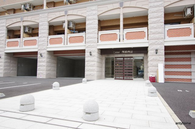 Luxe難波西3　仲介手数料無料のエントランス