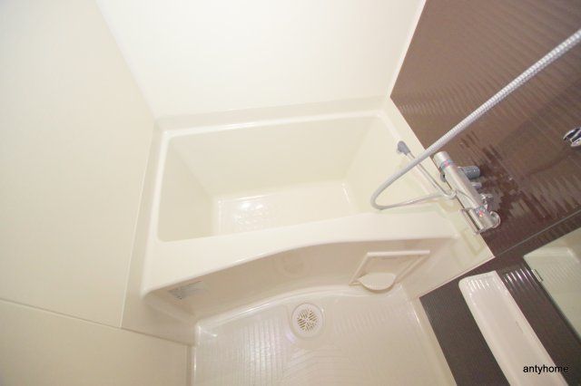 Luxe難波西3　仲介手数料無料の浴室