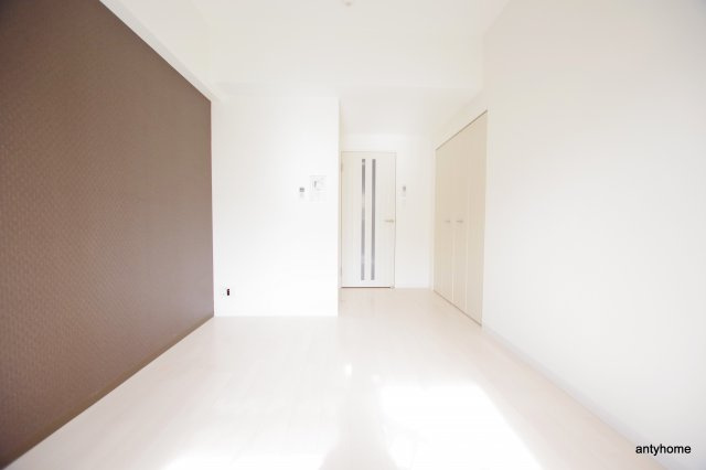 Luxe難波西3　仲介手数料無料の居間・リビング