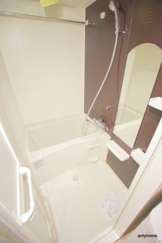 Luxe難波西3　仲介手数料無料の浴室